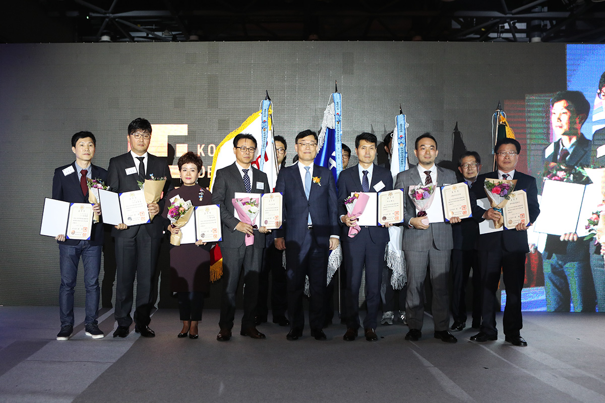 design.award-w1.jpg